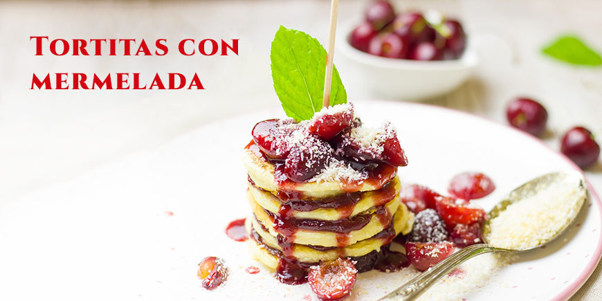 Pancakes con mermelada de cereza